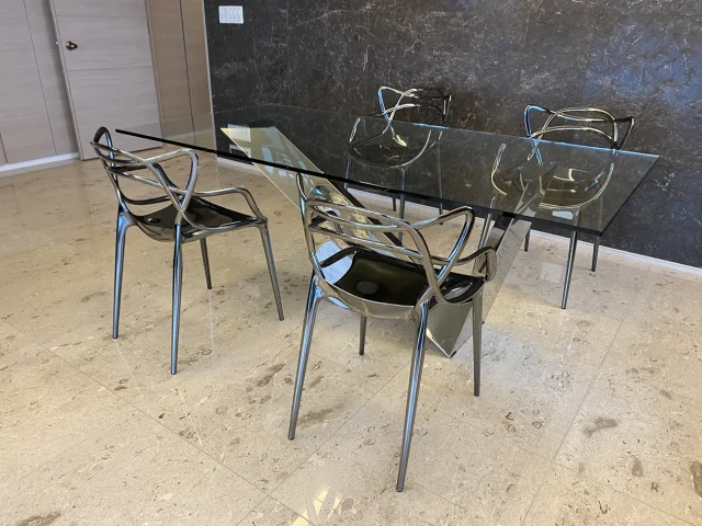 Cattelan Italia VALENTINOX テーブル、Kartell MASTERS チェア