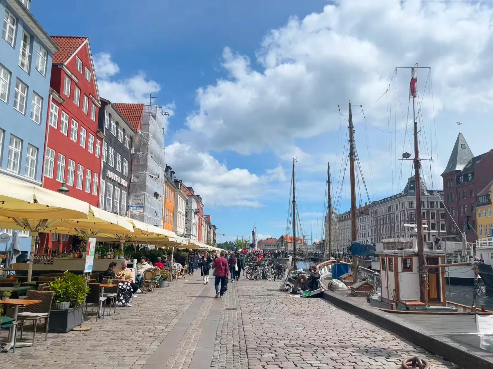 ギターやアコーディオンの音色が響く港町、Nyhavn(ニューハウン)